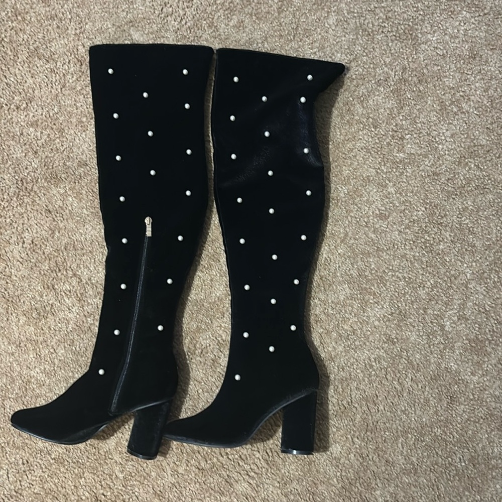 Cutie pearl boots